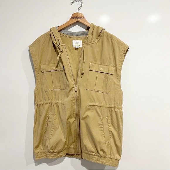 Offline by Aerie Tan Hooded Zip Front Cargo Unisex Vest - Picture 6 of 11